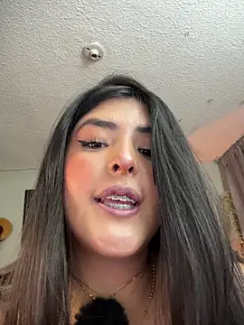 kim zaratte online show from April 12, 2026, 2:37 am