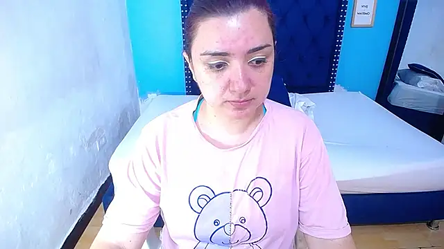 kinky redhead18 online show from October 8, 2025, 1:01 pm