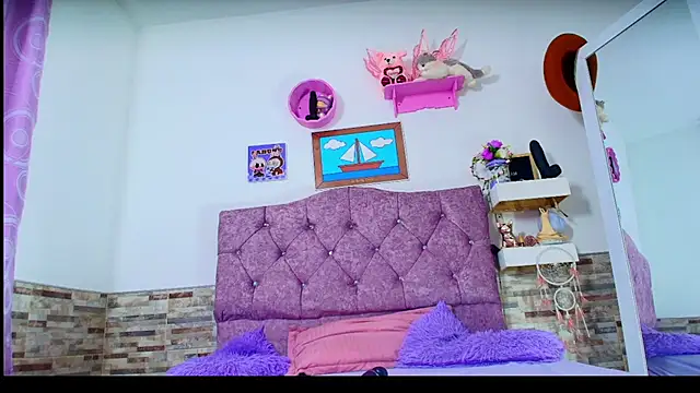 Melannytaylor online show from December 3, 2025, 7:57 pm