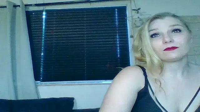 DevilsAngel13 online show from December 4, 2025, 3:00 pm