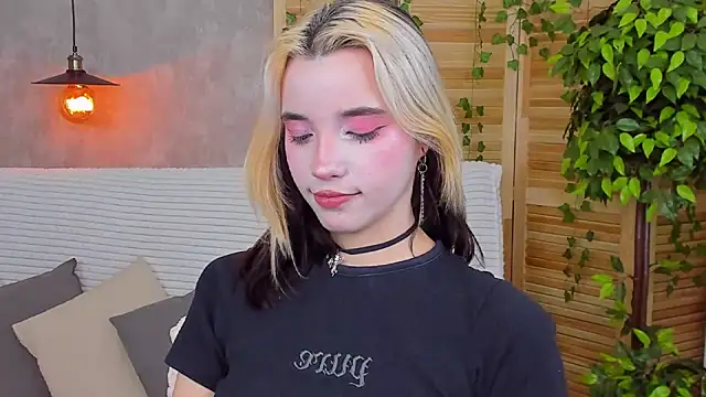 as1an girlfriend online show from January 28, 2025, 7:43 am