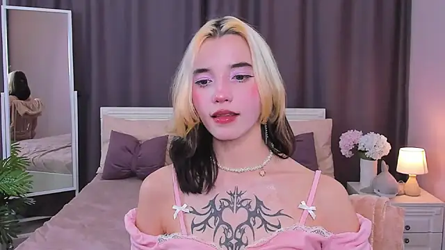 as1an girlfriend online show from January 24, 2025, 1:03 pm