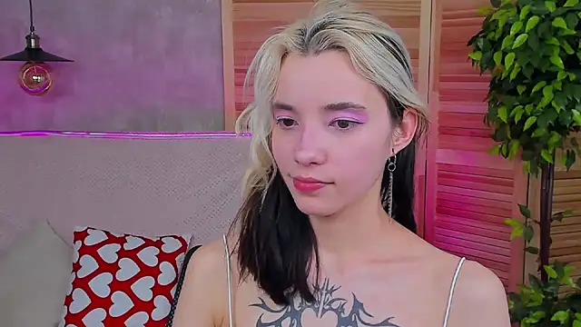 as1an girlfriend online show from March 11, 2025, 12:39 pm