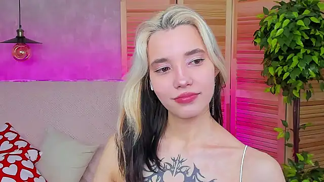 as1an girlfriend online show from March 7, 2025, 3:40 am