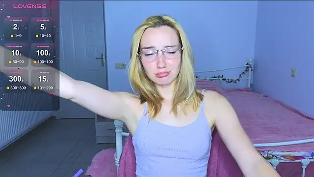 Wild Sophie  online show from September 28, 2025, 6:15 pm