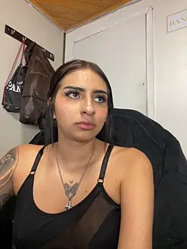 Hilary pinkk online show from November 12, 2025, 6:06 am