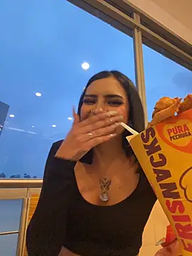 Snapshot of Hilary_pinkk chatting on March 26, 2026, 11:13 pm Hilary pinkk online show from March 26, 2026, 11:13 pm