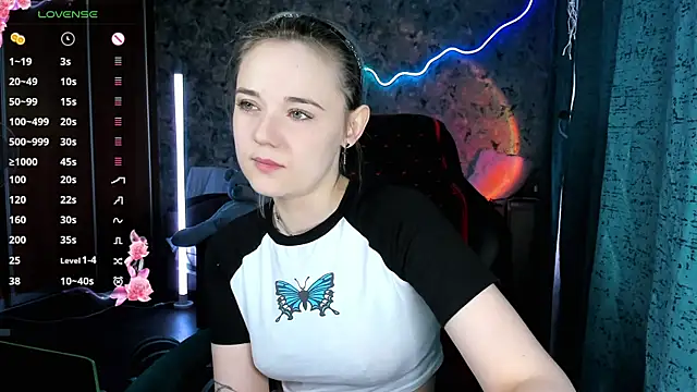Snapshot of Your_small_bunny chatting on June 20, 2026, 2:05 am Your small bunny online show from June 20, 2026, 2:05 am
