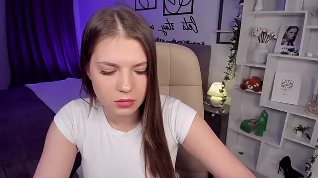 BellaSweetHeart online show from June 8, 2026, 6:52 pm