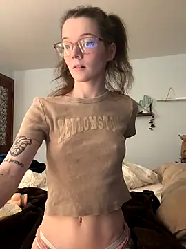 dreamteemergirl online show from November 10, 2025, 10:59 pm