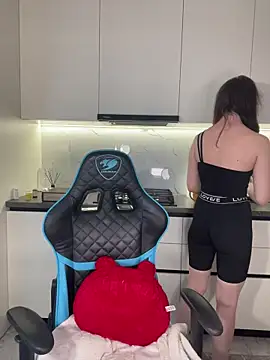 CurlyLara online show from March 29, 2026, 1:35 pm