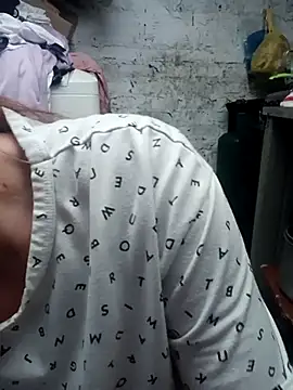 EvelyneClark online show from February 5, 2025, 8:46 pm