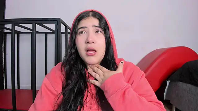 Snapshot of AmberiniHoffman chatting on December 3, 2025, 11:20 am AmberiniHoffman online show from December 3, 2025, 11:20 am