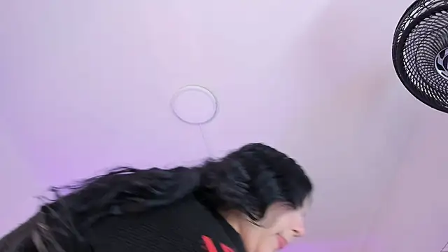 Snapshot of AmberiniHoffman chatting on October 27, 2025, 12:06 pm AmberiniHoffman online show from October 27, 2025, 12:06 pm