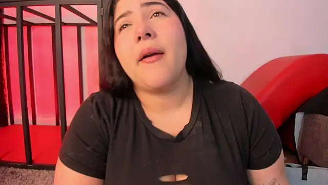 Snapshot of AmberiniHoffman chatting on December 2, 2025, 11:45 am AmberiniHoffman online show from December 2, 2025, 11:45 am