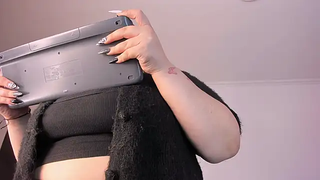 Snapshot of AmberiniHoffman chatting on January 10, 2026, 11:49 am AmberiniHoffman online show from January 10, 2026, 11:49 am