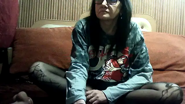 Snapshot of AlanaLaDream chatting on December 19, 2025, 12:40 pm AlanaLaDream online show from December 19, 2025, 12:40 pm