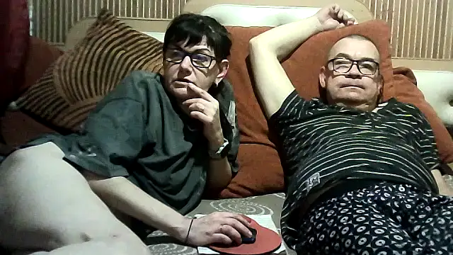 Snapshot of AlanaLaDream chatting on October 4, 2025, 5:58 pm AlanaLaDream online show from October 4, 2025, 5:58 pm