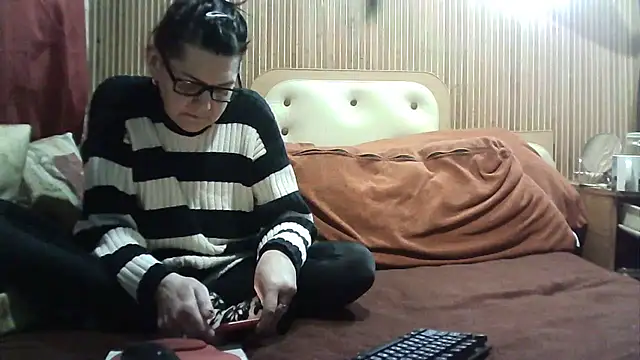 Snapshot of AlanaLaDream chatting on January 12, 2026, 9:41 pm AlanaLaDream online show from January 12, 2026, 9:41 pm