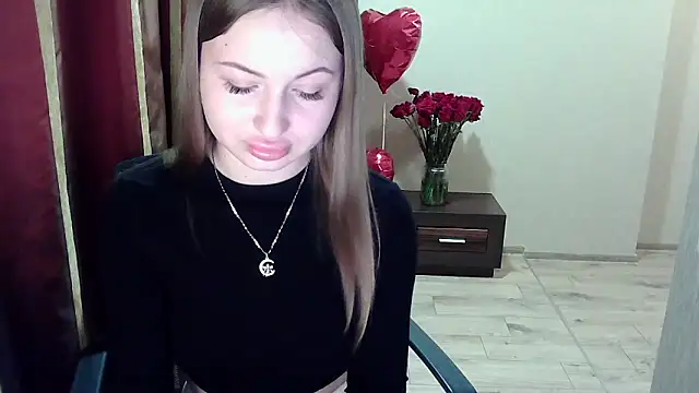Monica 00 online show from May 12, 2026, 8:15 pm