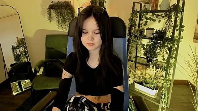 Snapshot of Elainebeness chatting on May 27, 2026, 4:03 pm Elainebeness online show from May 27, 2026, 4:03 pm