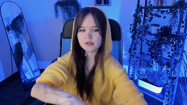 Snapshot of Elainebeness chatting on May 13, 2026, 8:27 pm Elainebeness online show from May 13, 2026, 8:27 pm
