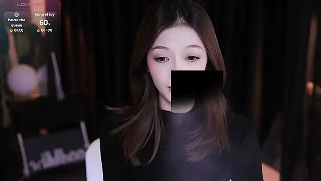 Snapshot of LucyKI chatting on November 24, 2025, 3:12 pm LucyKI online show from November 24, 2025, 3:12 pm