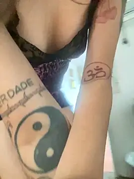 magalunabb online show from October 1, 2025, 4:11 pm