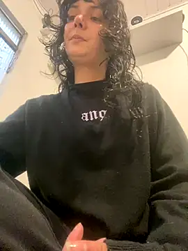 magalunabb online show from October 9, 2025, 7:03 pm