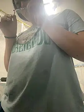 Snapshot of Miss_oliviaa chatting on February 1, 2026, 12:20 am Miss oliviaa online show from February 1, 2026, 12:20 am