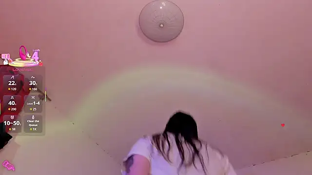 Snapshot of Miss_oliviaa chatting on December 16, 2025, 10:36 pm Miss oliviaa online show from December 16, 2025, 10:36 pm