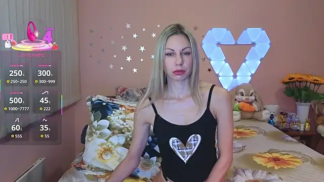 Snapshot of _Loves_ chatting on October 11, 2025, 6:42 pm  Loves  online show from October 11, 2025, 6:42 pm