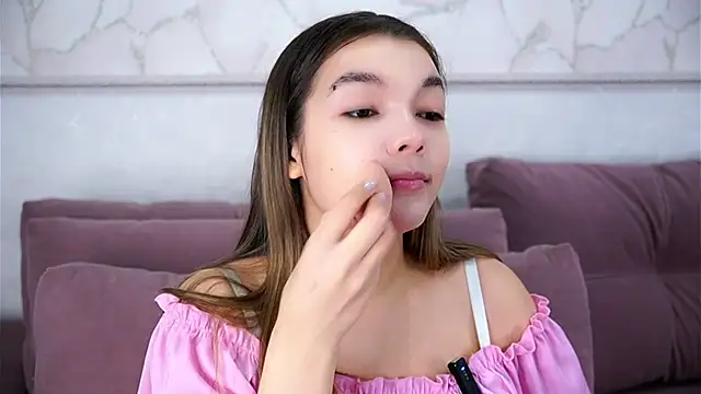 VeronaAppleberry online show from December 16, 2025, 1:10 am