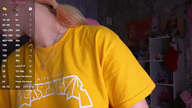 HanaMitsuri online show from January 16, 2025, 8:14 pm