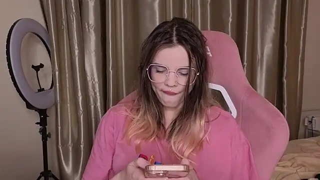 HanaMitsuri online show from March 20, 2026, 5:47 pm