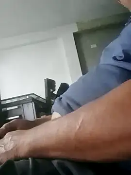 Snapshot of luchoarr chatting on February 19, 2026, 3:03 am luchoarr online show from February 19, 2026, 3:03 am