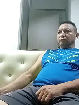 Snapshot of luchoarr chatting on February 6, 2026, 12:17 am luchoarr online show from February 6, 2026, 12:17 am