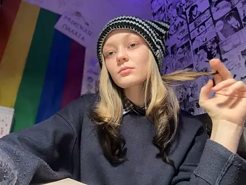 Snapshot of Midnight_Mystery chatting on January 6, 2025, 5:38 pm Midnight Mystery online show from January 6, 2025, 5:38 pm