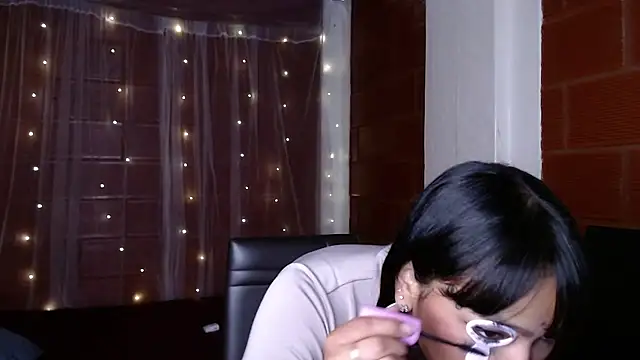 Snapshot of Priyalakshmi_ chatting on September 15, 2025, 11:43 am Priyalakshmi online show from September 15, 2025, 11:43 am