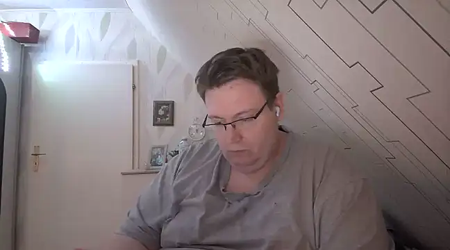 Snapshot of der_alex38 chatting on February 14, 2025, 10:14 pm der alex38 online show from February 14, 2025, 10:14 pm