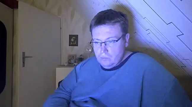 Snapshot of der_alex38 chatting on February 9, 2025, 7:30 pm der alex38 online show from February 9, 2025, 7:30 pm