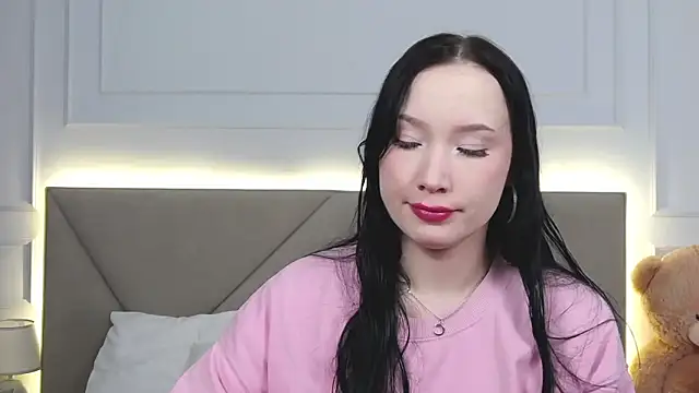 LeilaLow online show from February 26, 2025, 11:11 am