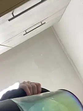 LeilaLow online show from February 28, 2025, 1:58 pm