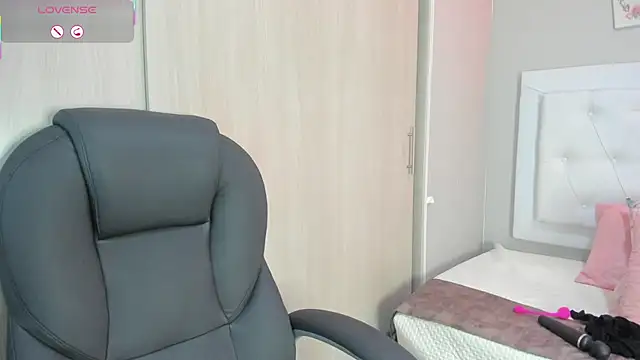 Snapshot of nicole__parker1 chatting on February 5, 2026, 6:37 pm nicole parker1 online show from February 5, 2026, 6:37 pm