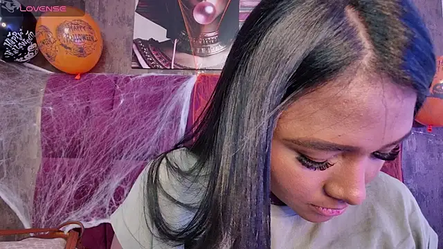 nicole  parker1 online show from October 27, 2025, 7:04 pm