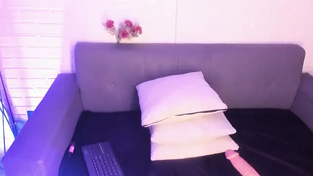 karina gomez 18 online show from November 8, 2025, 11:36 am