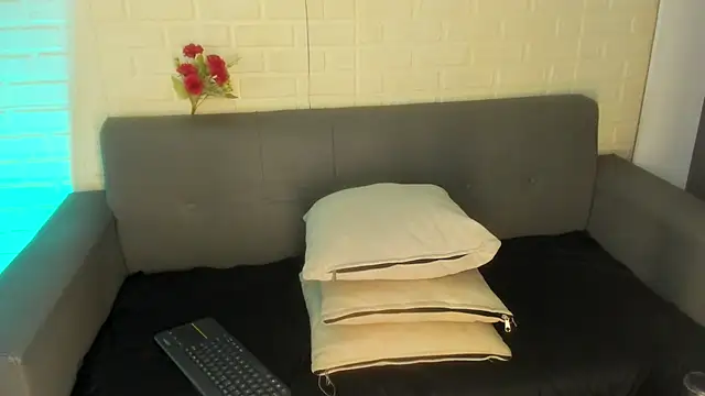 karina gomez 18 online show from September 23, 2025, 11:28 am