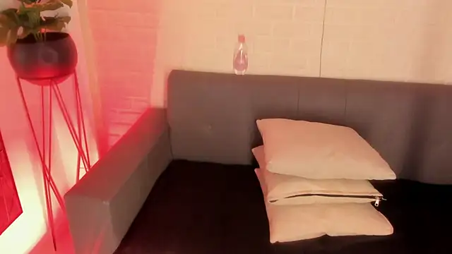 karina gomez 18 online show from November 30, 2025, 11:33 am