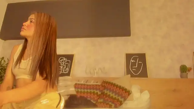 Snapshot of karina_gomez_18 chatting on February 28, 2026, 11:43 am karina gomez 18 online show from February 28, 2026, 11:43 am