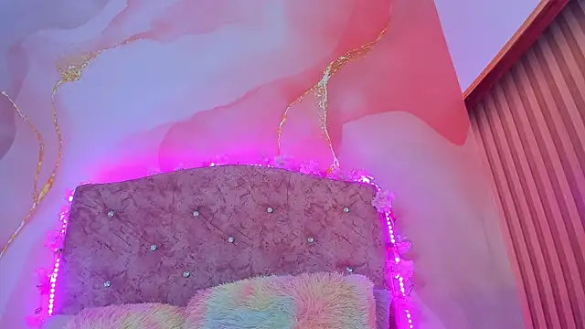 Snapshot of Bella__sweet chatting on March 1, 2025, 7:04 pm Bella sweet online show from March 1, 2025, 7:04 pm